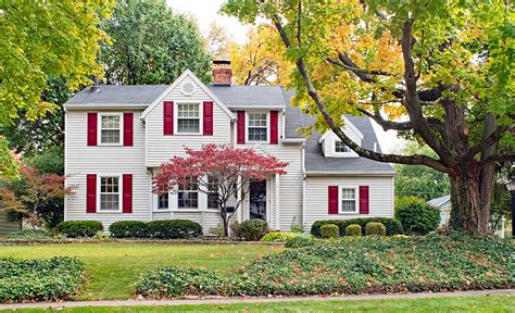 Maximizing Your Homes Curb Appeal With Autumn Landscape Maintenance