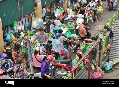 Long Bien local market Stock Photo - Alamy