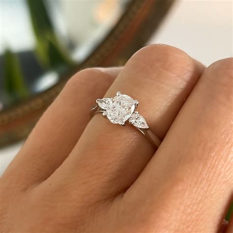 BLOSSOM White Gold Malaya Diamond Ring Joulberry