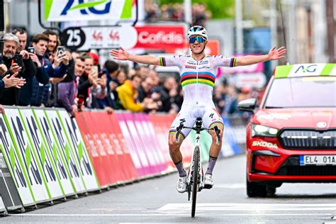 Remco Evenepoel Triomfeert In Luik Bastenaken Luik Pogacar Geeft Op Na Val