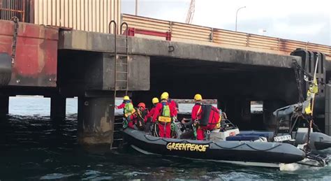 Greenpeace España on Twitter ACCIÓN Nueve activistas han