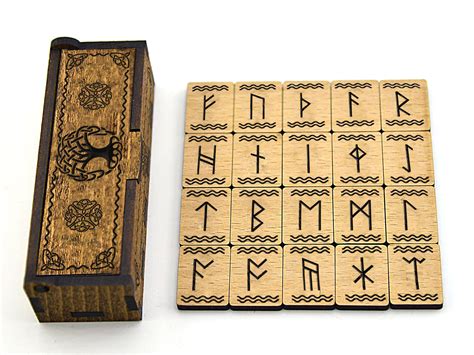 Нортумбрийские руны (набор руны деревянные из бука в шкатулке)