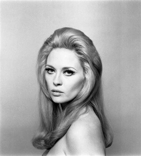 Faye Dunaway By Jerry Schatzberg Faye Dunaway Beautiful Actresses