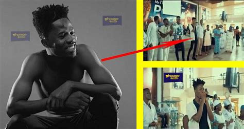 Kwesi Arthur Performs Woara In Church