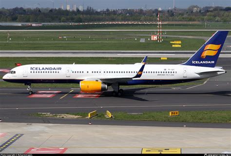 TF ISY Icelandair Boeing 757 223 WL Photo By Richard Dragon ID