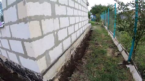 Как надежно утеплить фундамент самому