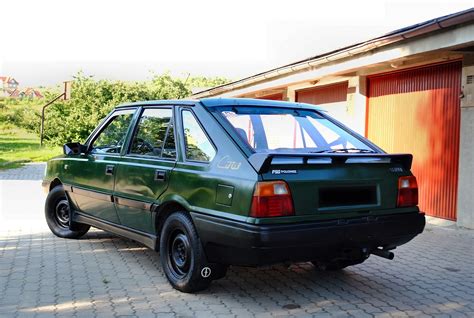 Curiosités automobiles et voitures de collection La FSO Polonez la