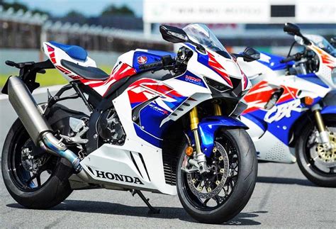 Honda Rilis CBR1000RR R Edisi Spesial Replika Motor John McGuiness