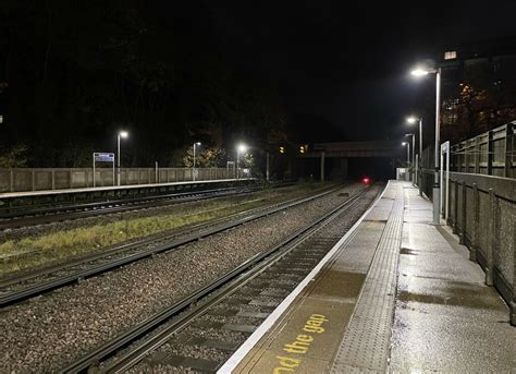 End Of A Long Day Platform 2 Mr Ignavy Cc By Sa 2 0 Geograph