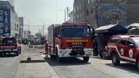 Trujillo Incendio Consumi Galer As De Centro Comercial Tacorita