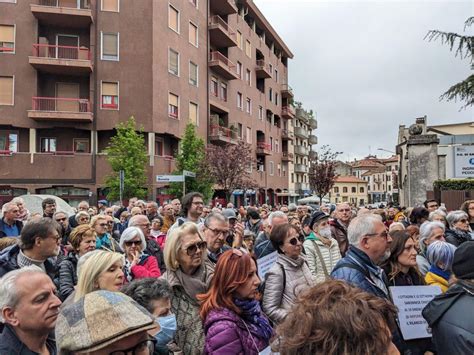 Ospedale Di Saronno In Centinaia Per Salvarlo E Anche Rilanciarlo