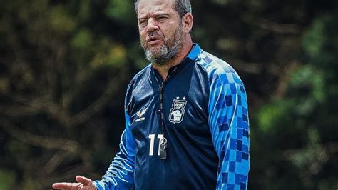 Sem vencer na temporada ex técnico do Vitória é demitido de clube sem