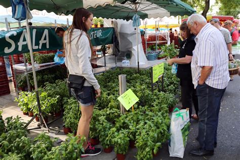 Tours Une Foire L Ail Et Au Basilic Toujours Tr S Pris E