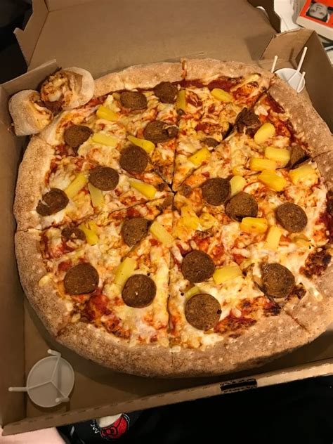 Papa John's Pizza Vegan Sheese & Tomato With Pineapple and Jackfruit Pepperoni Reviews | abillion