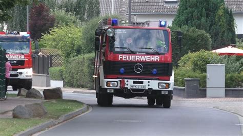 Sirenenalarm Einsatzfahrten Der Feuerwehr Plaidt Zu Brand In