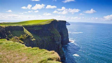 Exploring Ireland | HappyTours