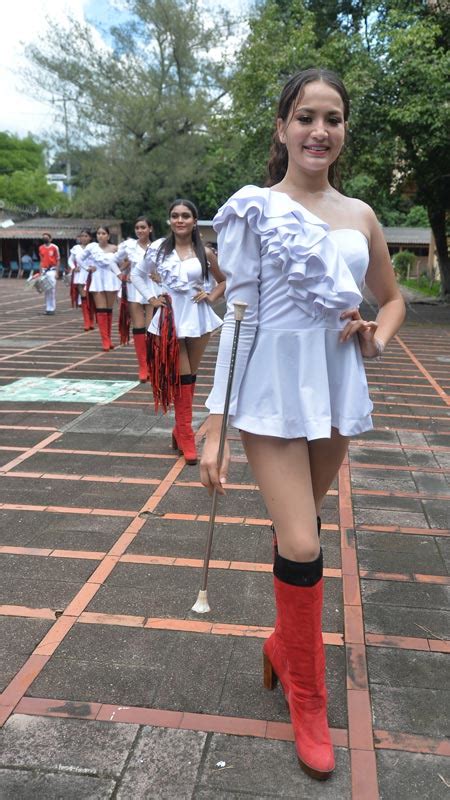 Cachiporristas Del Inframen E Inti Listas Para El Desfile Del De