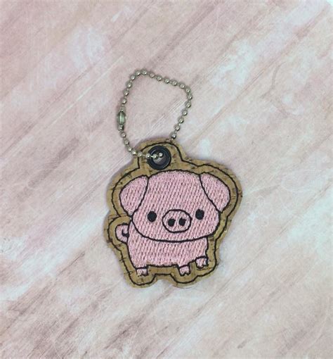 Filled Pig Zipper Pull Embroidery Design 1124