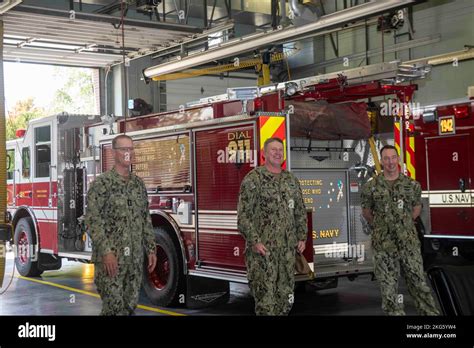 Great Lakes Il Oct 6 2022 Vice Adm Yancy Lindsey Left