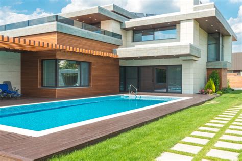 Things You Need To Know Before Installing A Luxury Stone Swimming Pool