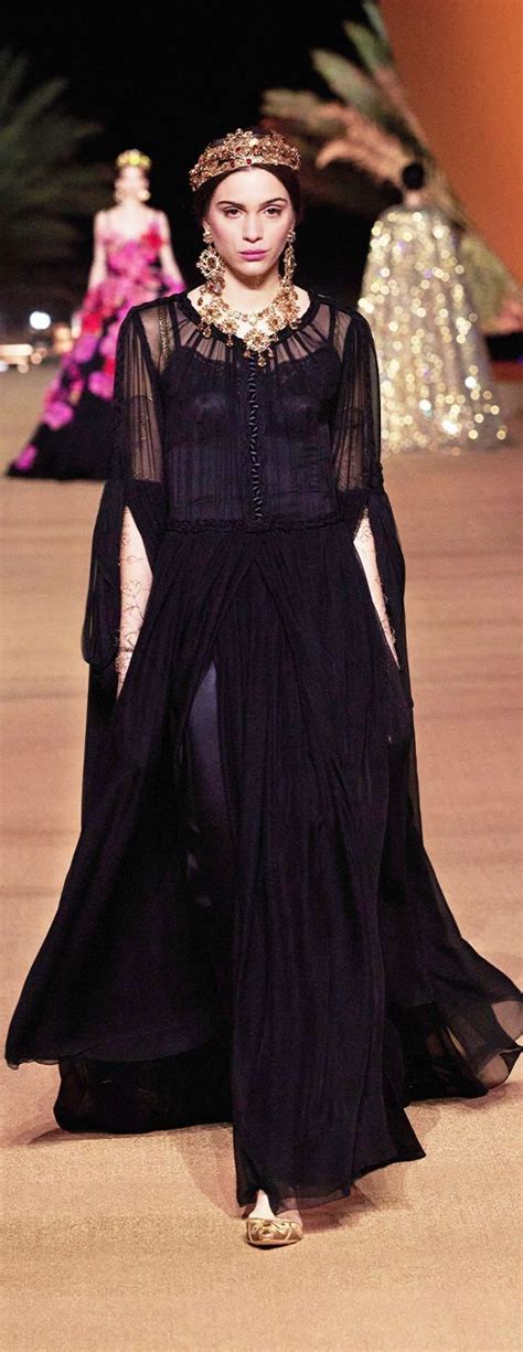 Dolce Gabbana Alula Arabia Saudita Fashion Victorian Dress