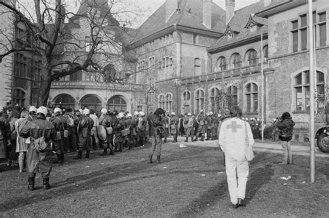 Unbewilligte Demonstration Vor Dem Landesmuseum Z Rich Eth Bibliothek