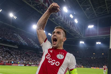 Tadic krijgt eerste goal tegen Heerenveen tóch op zijn naam Ajax1 nl