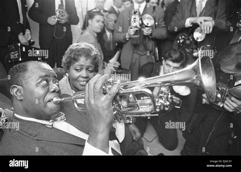 Louis armstrong playing trumpet hi-res stock photography and images - Alamy