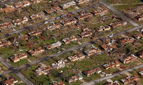 The Reaction Photos Of The Day Tornado Devastation In Joplin Missouri