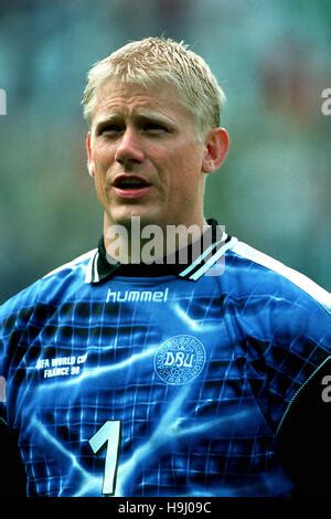 PETER SCHMEICHEL DENMARK MANCHESTER UNITED FC 16 June 1998 Stock