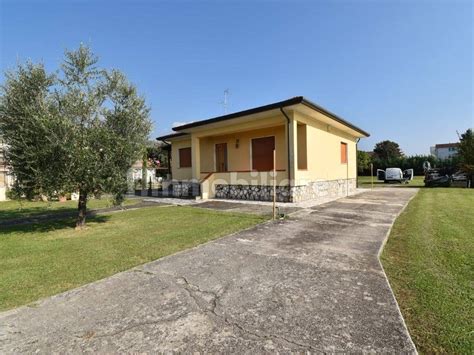 Vendita Villa Unifamiliare In Via Umbria 7A Pietrasanta Da