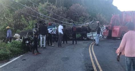 Vuelca Cami N Lleno De Pollos En Carretera Miches Express Diario