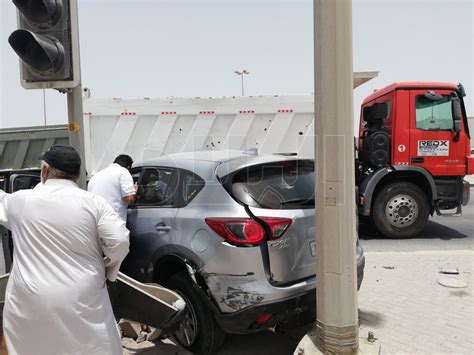 جريدة البلاد بالصور حادث مروع على تقاطع المنطقة الصناعية في سترة