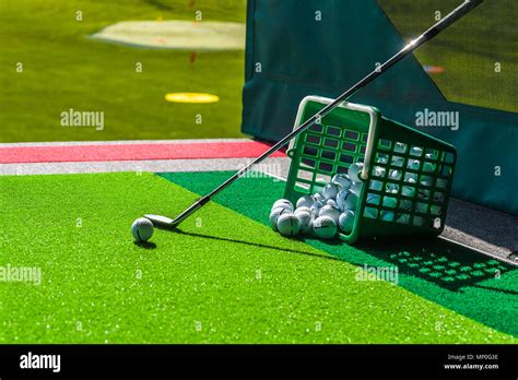 Golf Ball Basket Hi Res Stock Photography And Images Alamy
