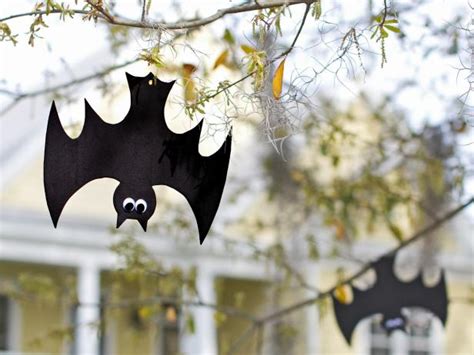 Halloween Bat Decorations | Bat Crafts for Kids | HGTV