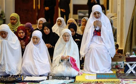 BERNAMA AGONG RAJA PERMAISURI BERKENAN TUNAI SOLAT SUNAT AIDILFITRI