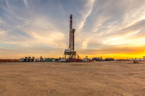 Land Drilling Rig Stock Photos Pictures And Royalty Free Images Istock