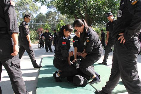 捆绑女警 最帅女警 伤感说说吧