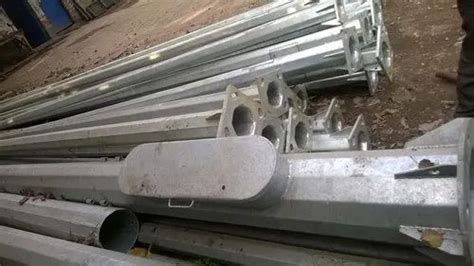 Steel Dual Arm Hot Dip Galvanized Pole Usage Highway At Unit In Kolkata