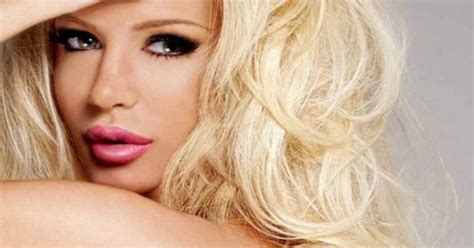 El Desayuno Hot De Luciana Salazar Rosario