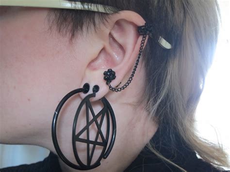 5th Avenue Goth Ear Stretching