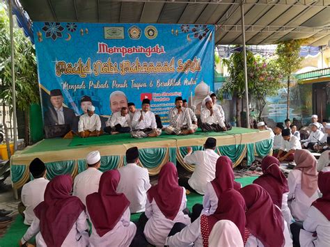 PERINGATAN MAULID NABI MUHAMMAD SAW MTs Wachid Hasyim Surabaya