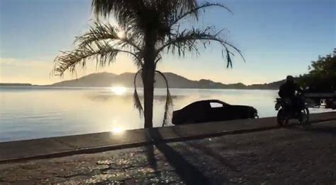 V Deo Carro Cai Dentro Da Lagoa Da Concei O Em Florian Polis