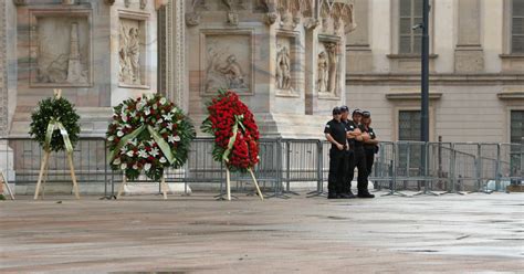 Transenne Maxi Schermi Forze Dell Ordine E La Bonifica Di Piazza