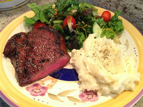 Steak dinner Romantic Dinner Recipes, Quick Dinner Recipes, Yummy Dinners, Dinner Ideas, Filet ...