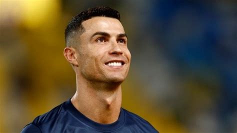 Cristiano Ronaldo é eleito o melhor jogador europeu da história do