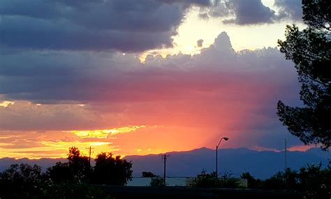 Photographers are rushing to capture the perfect phila sunset tonight 3