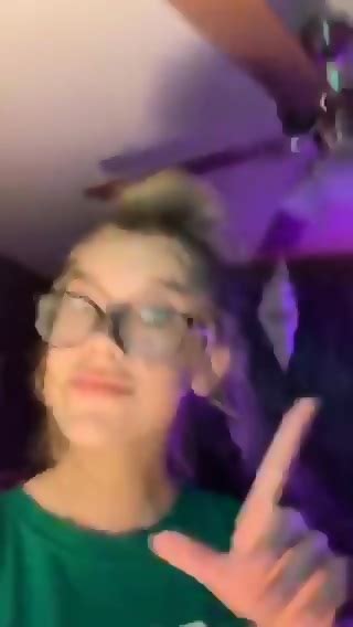 Espectáculo De Cámara Web De Periscopio Amateur De Grandes Tetas