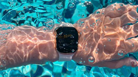 Are Apple Watches waterproof? Everything you need to know - GearOpen.com