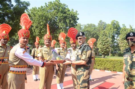 Bsf Dg Pankaj K Singh Visits Gujarat Frontier To Review Operational